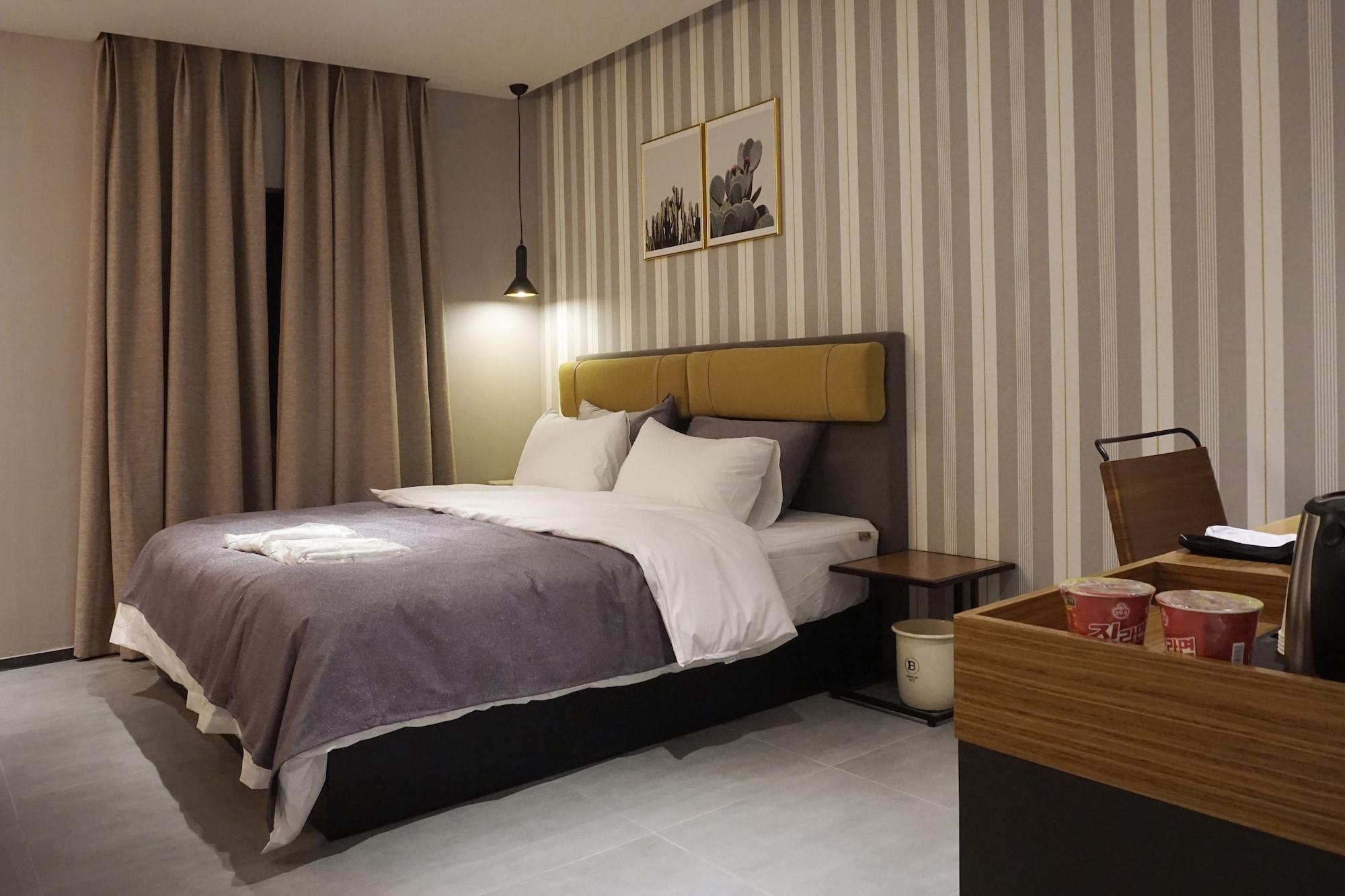 Brown Dot Hotel Changwon Extérieur photo