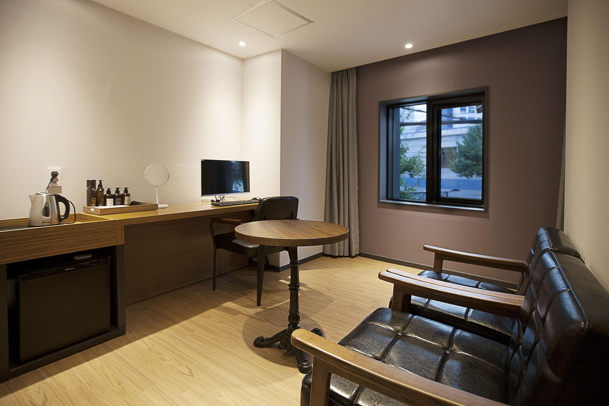 Brown Dot Hotel Changwon Extérieur photo