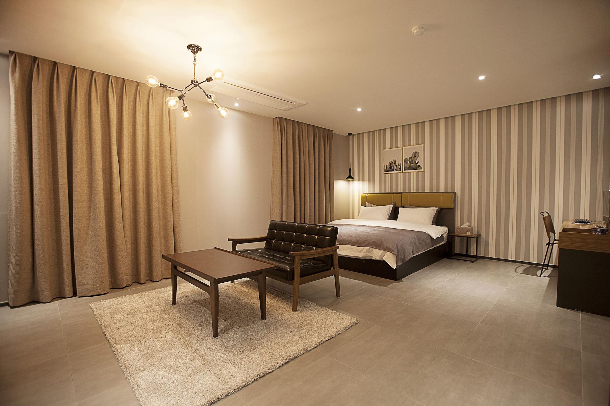 Brown Dot Hotel Changwon Extérieur photo