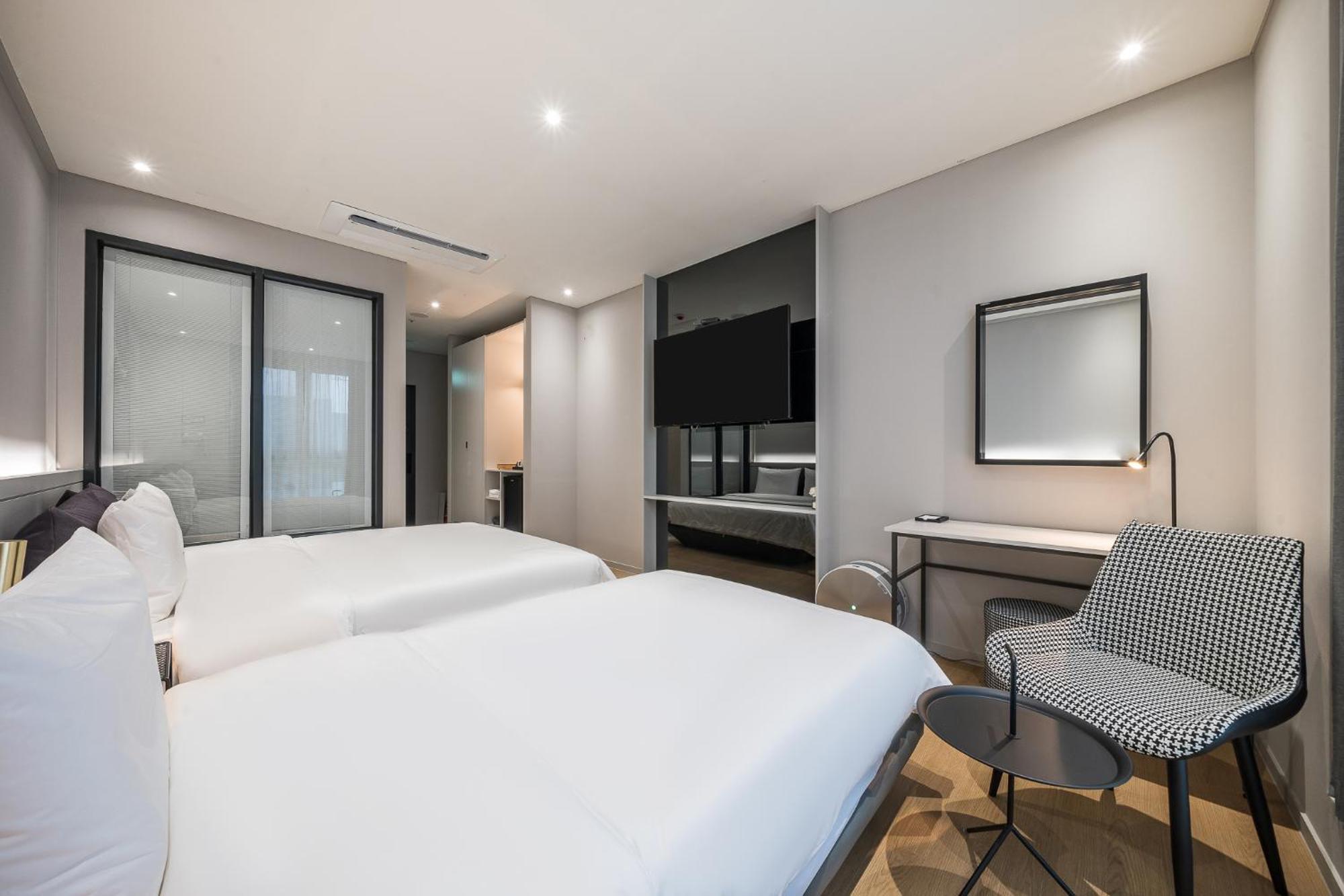 Brown Dot Hotel Changwon Extérieur photo
