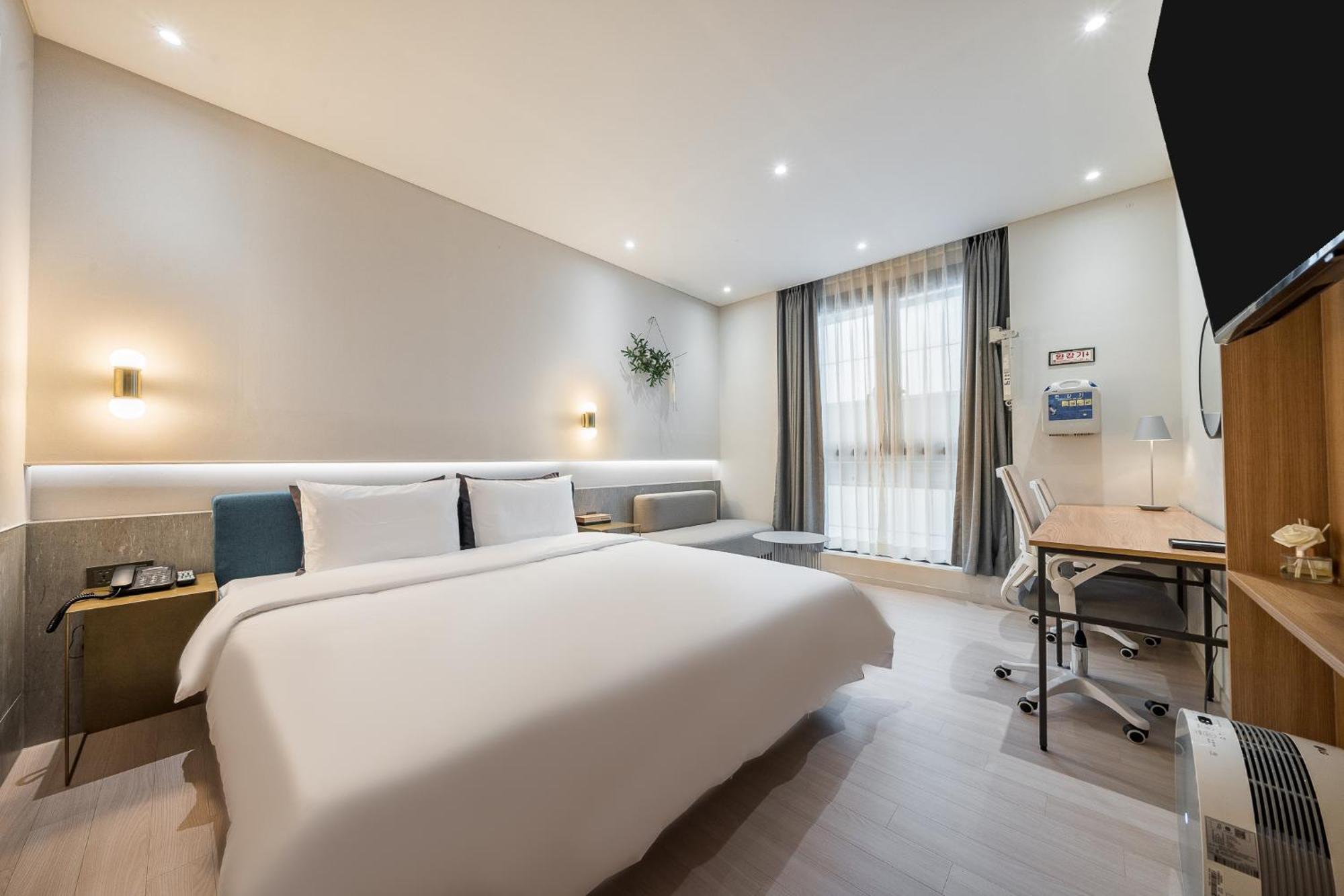 Brown Dot Hotel Changwon Extérieur photo