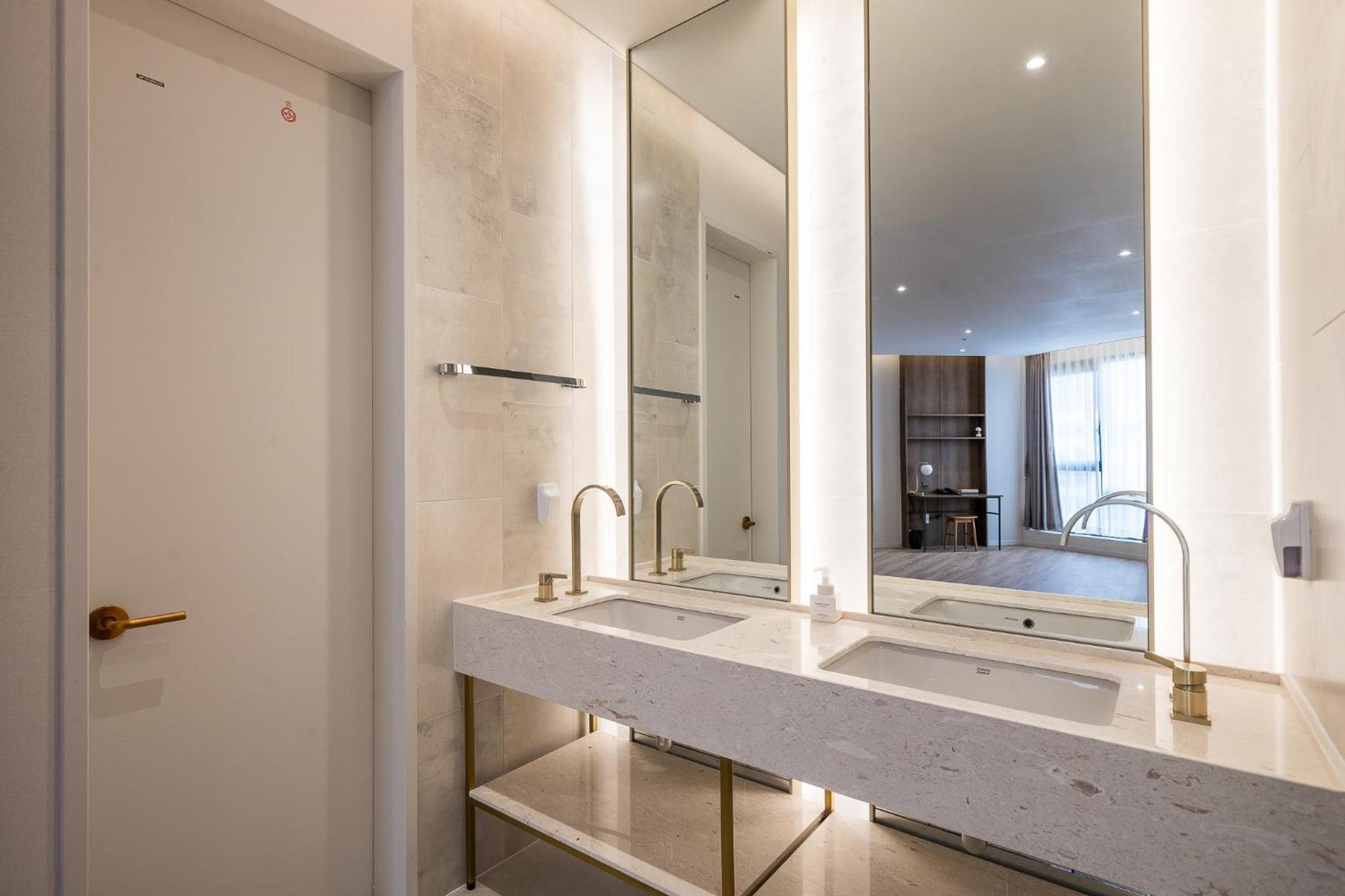 Brown Dot Hotel Changwon Extérieur photo