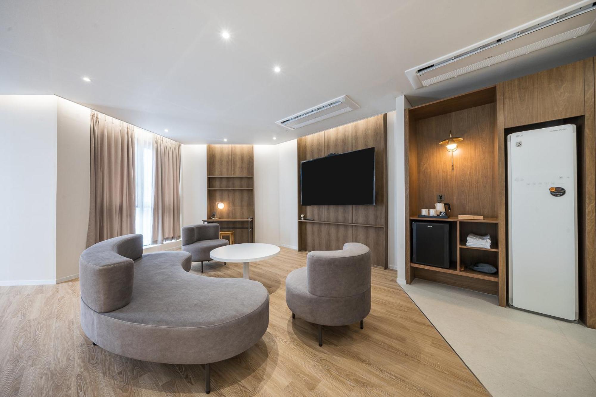 Brown Dot Hotel Changwon Extérieur photo