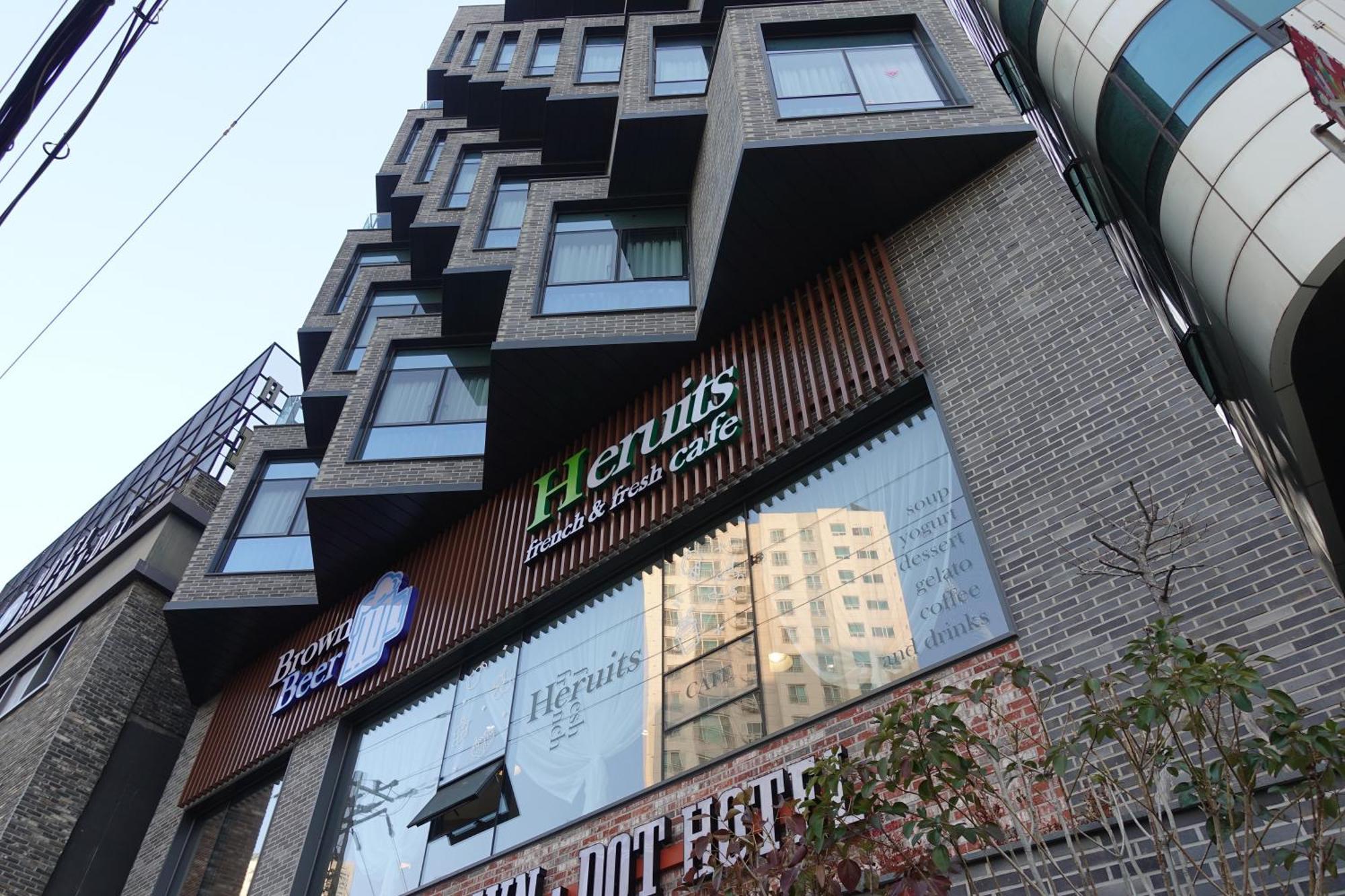 Brown Dot Hotel Changwon Extérieur photo
